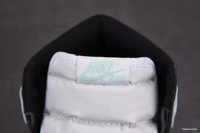 HYPE Retro Jordan 1 Igloo 861428-100 High 0414